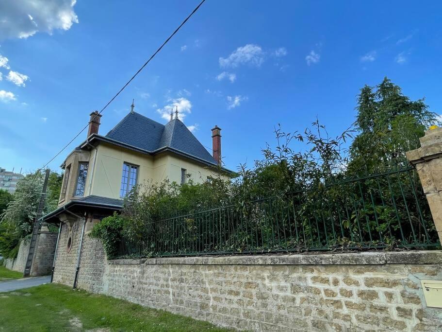 Maison Independante La Quietas Sur Les Hauteurs De Sedan Villa Exterior foto